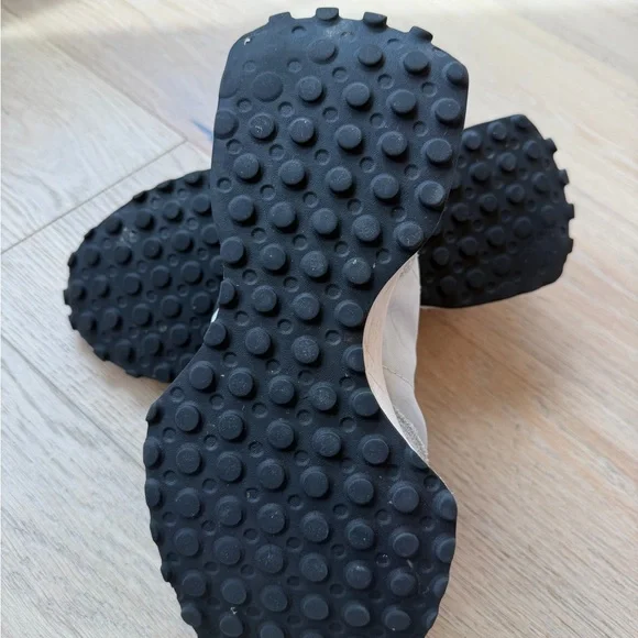 New Balance White and Black Athletic Shoes - Picture 9 of 12